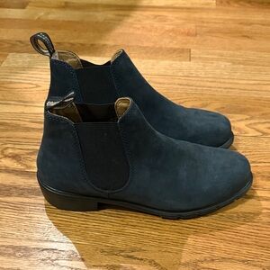 EUC Blundstone 1971 Chelsea Ankle Boots